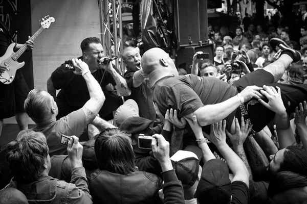 crowdsurf